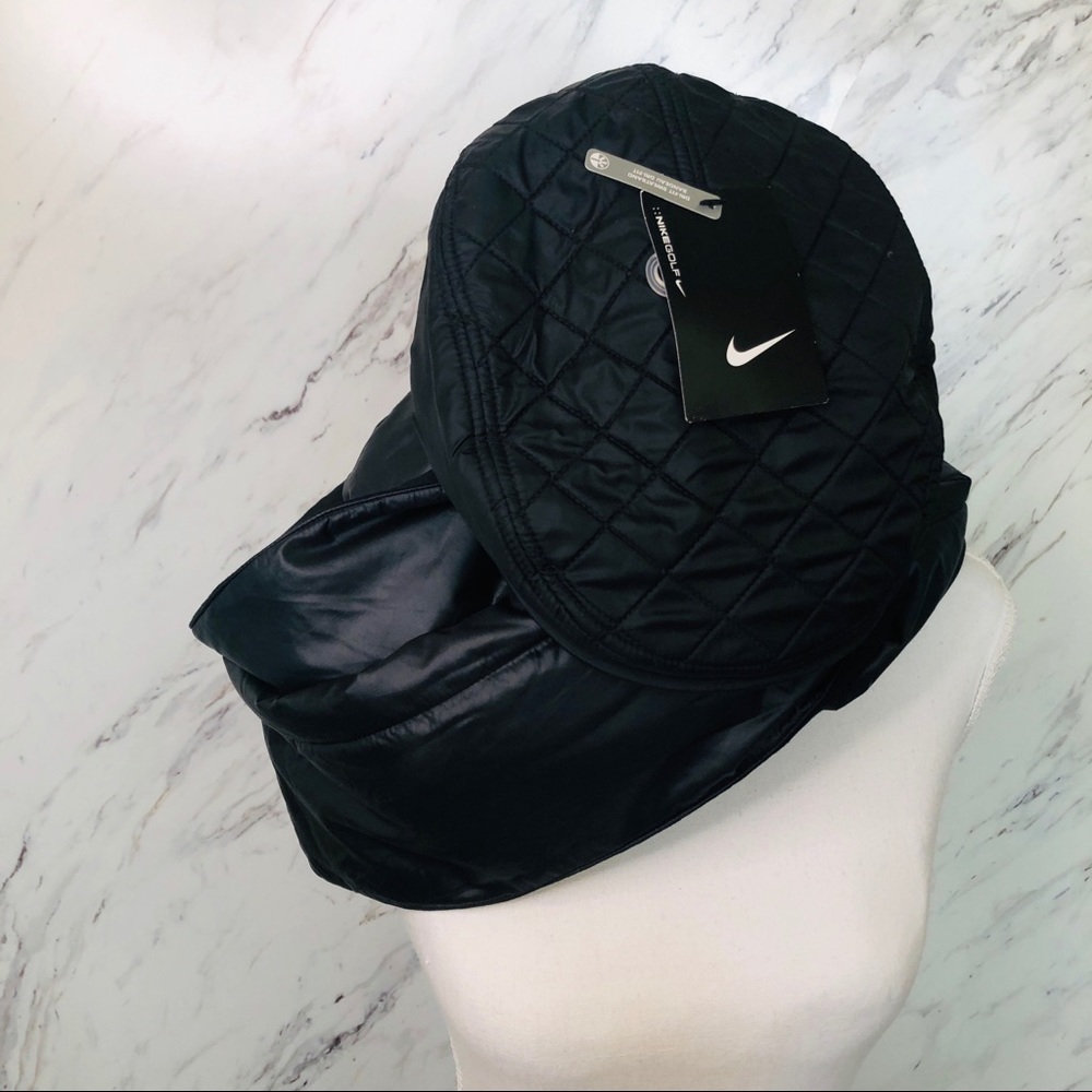 Matching Nike hat and 🧣 scarf